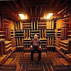 Тишина и громкая музыка